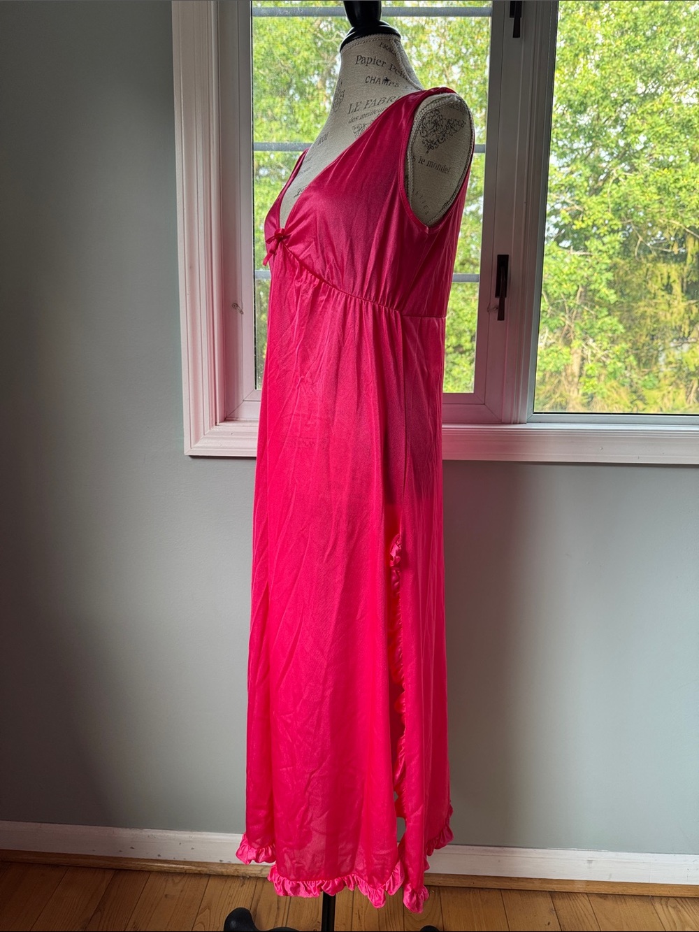 Vintage hot pink ruffled V-neck nylon slip dress Medium - Picture 3 of 9